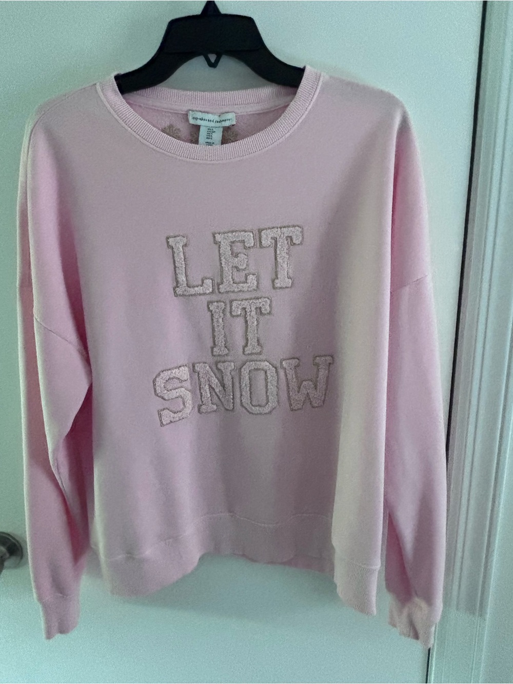 Pink winter motif sweatshirt